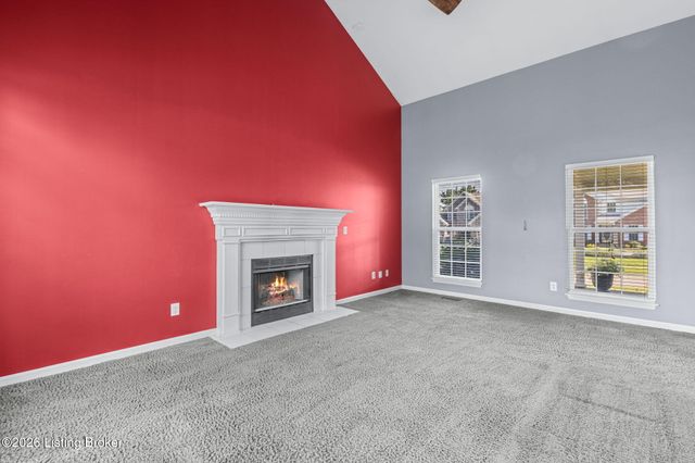 8913 Fox Chase Pl, Louisville, KY 40228