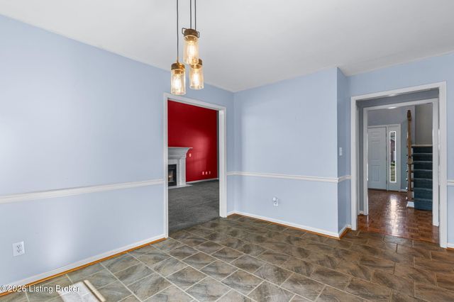 8913 Fox Chase Pl, Louisville, KY 40228