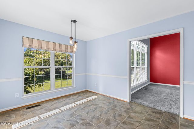 8913 Fox Chase Pl, Louisville, KY 40228