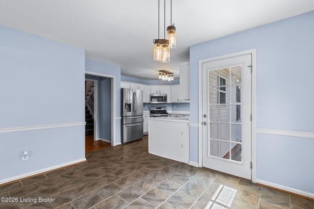 8913 Fox Chase Pl, Louisville, KY 40228