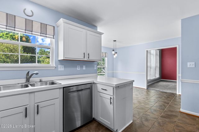 8913 Fox Chase Pl, Louisville, KY 40228
