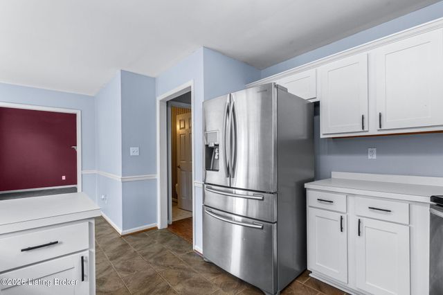 8913 Fox Chase Pl, Louisville, KY 40228