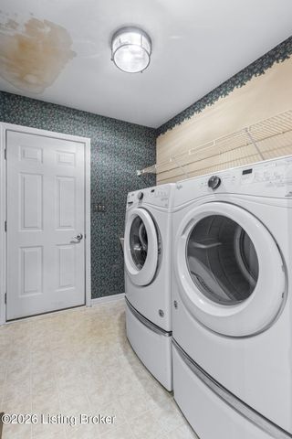 8913 Fox Chase Pl, Louisville, KY 40228