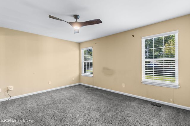 8913 Fox Chase Pl, Louisville, KY 40228