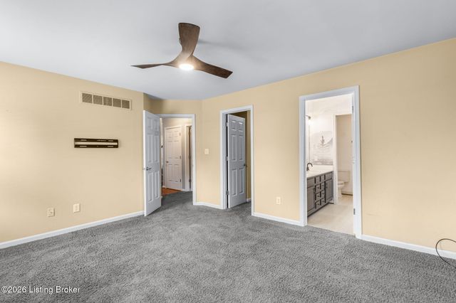 8913 Fox Chase Pl, Louisville, KY 40228