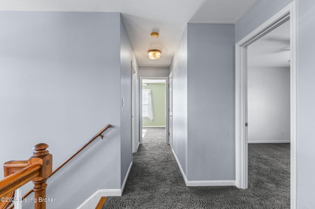 8913 Fox Chase Pl, Louisville, KY 40228