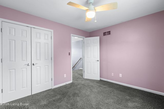 8913 Fox Chase Pl, Louisville, KY 40228
