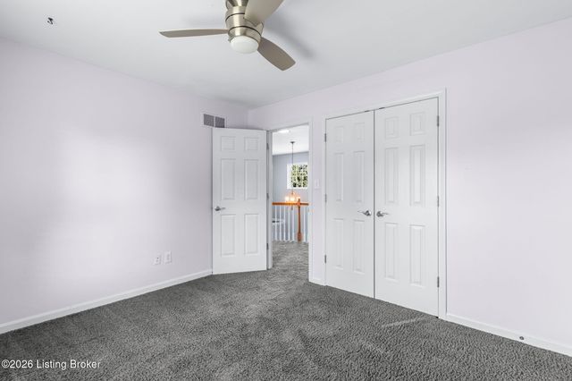 8913 Fox Chase Pl, Louisville, KY 40228