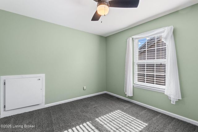 8913 Fox Chase Pl, Louisville, KY 40228