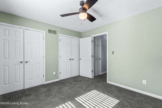 8913 Fox Chase Pl, Louisville, KY 40228