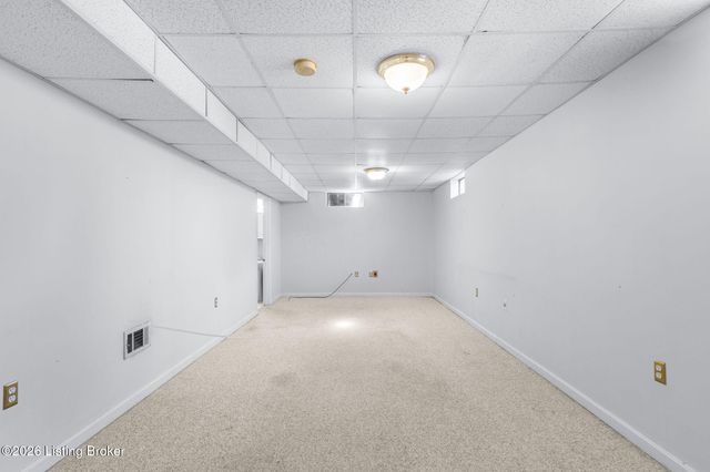 8913 Fox Chase Pl, Louisville, KY 40228