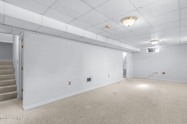 8913 Fox Chase Pl, Louisville, KY 40228
