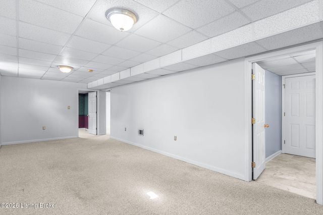 8913 Fox Chase Pl, Louisville, KY 40228
