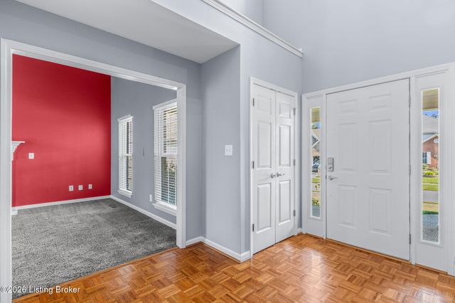 8913 Fox Chase Pl, Louisville, KY 40228