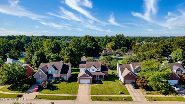 8913 Fox Chase Pl, Louisville, KY 40228