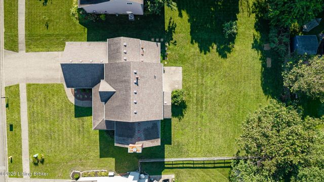 8913 Fox Chase Pl, Louisville, KY 40228