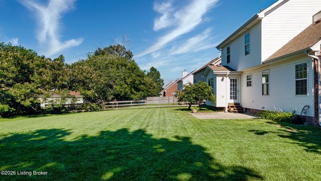 8913 Fox Chase Pl, Louisville, KY 40228