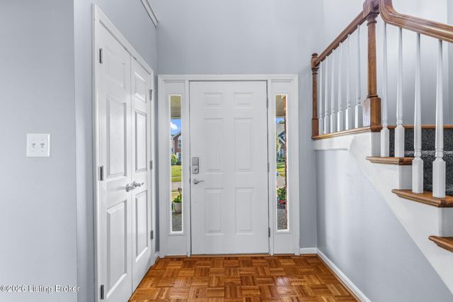 8913 Fox Chase Pl, Louisville, KY 40228