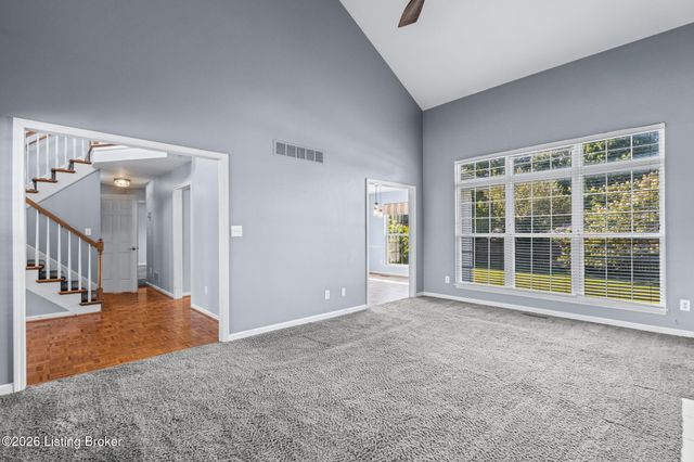 8913 Fox Chase Pl, Louisville, KY 40228