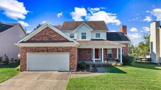 8913 Fox Chase Pl, Louisville, KY 40228