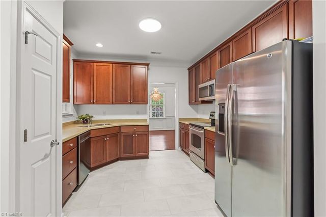 130 Heritage Hill Drive, Jamestown, NC 27282