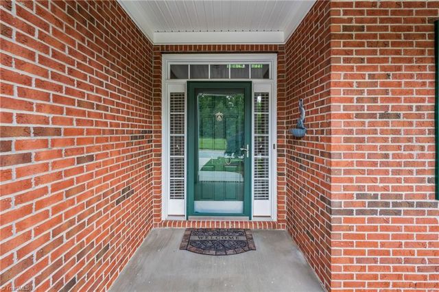 130 Heritage Hill Drive, Jamestown, NC 27282