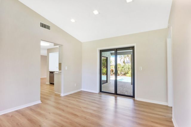 85 Hickory Hill Road, Jupiter, FL 33469