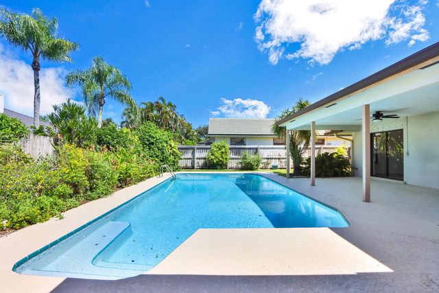 85 Hickory Hill Road, Jupiter, FL 33469