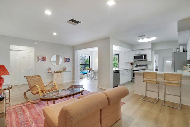 85 Hickory Hill Road, Jupiter, FL 33469