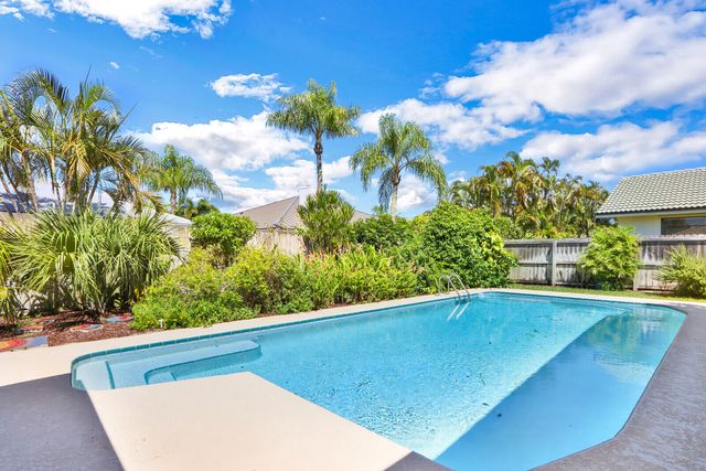 85 Hickory Hill Road, Jupiter, FL 33469