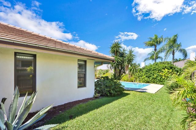 85 Hickory Hill Road, Jupiter, FL 33469