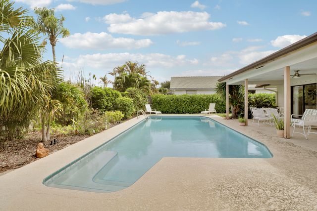 85 Hickory Hill Road, Jupiter, FL 33469