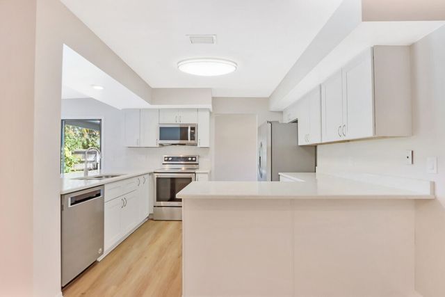 85 Hickory Hill Road, Jupiter, FL 33469