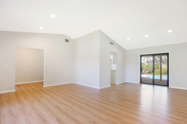 85 Hickory Hill Road, Jupiter, FL 33469