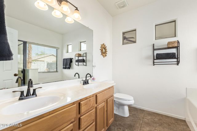 112 W SADDLE Way, San Tan Valley, AZ 85143