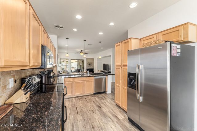 112 W SADDLE Way, San Tan Valley, AZ 85143