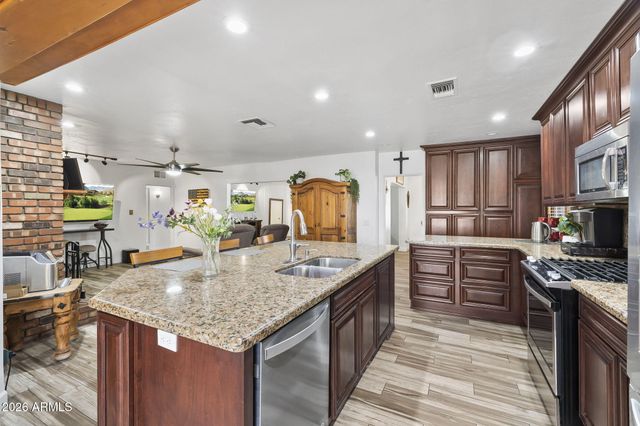 1607 W WHITTON Avenue, Phoenix, AZ 85015