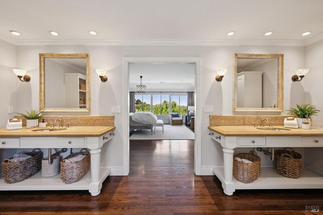 43 Oak Valley Dr, Novato, CA 94947