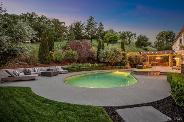 43 Oak Valley Dr, Novato, CA 94947