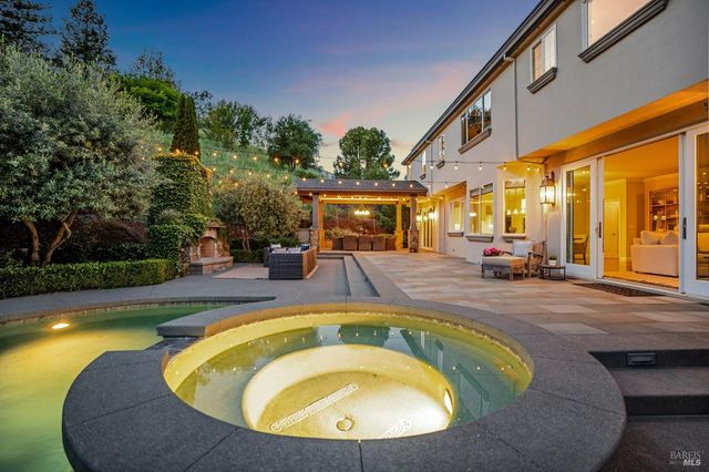 43 Oak Valley Dr, Novato, CA 94947