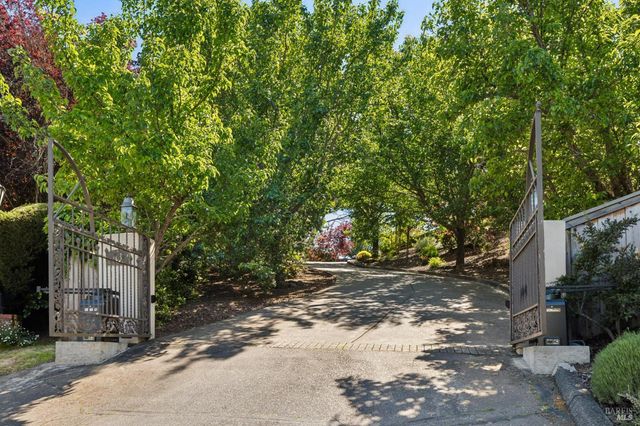 43 Oak Valley Dr, Novato, CA 94947