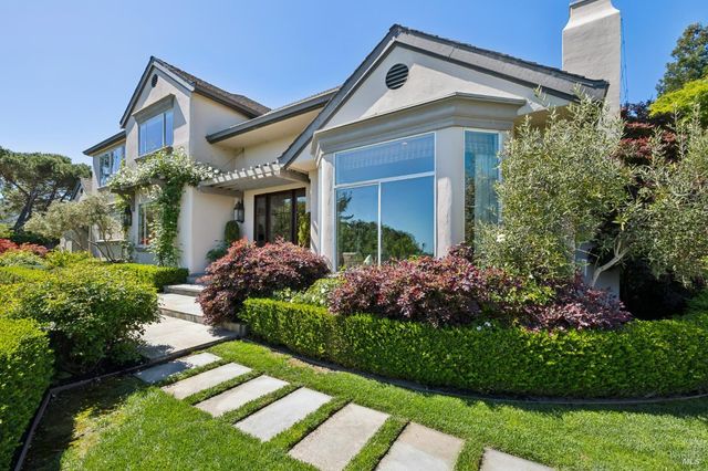 43 Oak Valley Dr, Novato, CA 94947