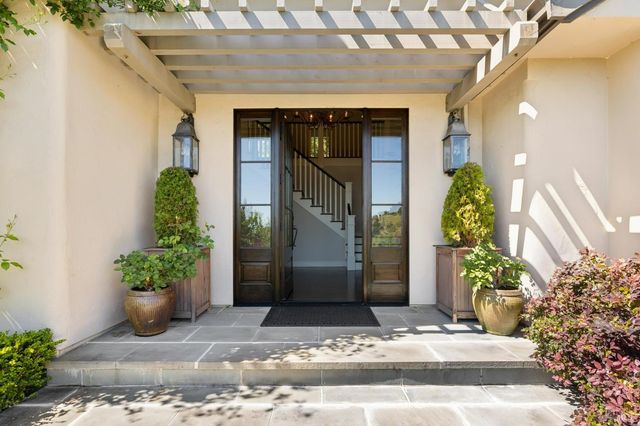 43 Oak Valley Dr, Novato, CA 94947