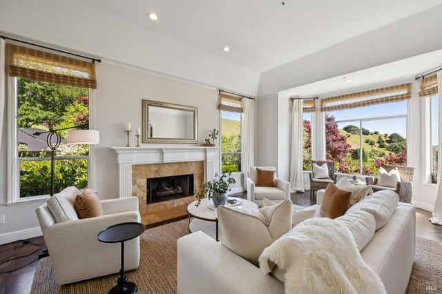 43 Oak Valley Dr, Novato, CA 94947