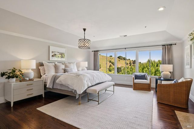 43 Oak Valley Dr, Novato, CA 94947