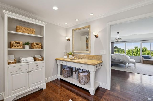 43 Oak Valley Dr, Novato, CA 94947