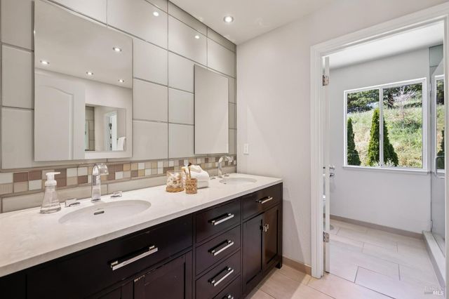 43 Oak Valley Dr, Novato, CA 94947