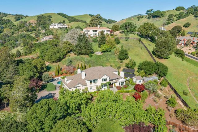 43 Oak Valley Dr, Novato, CA 94947