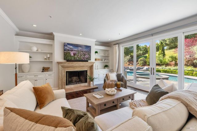 43 Oak Valley Dr, Novato, CA 94947