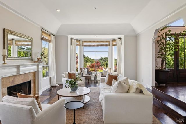 43 Oak Valley Dr, Novato, CA 94947